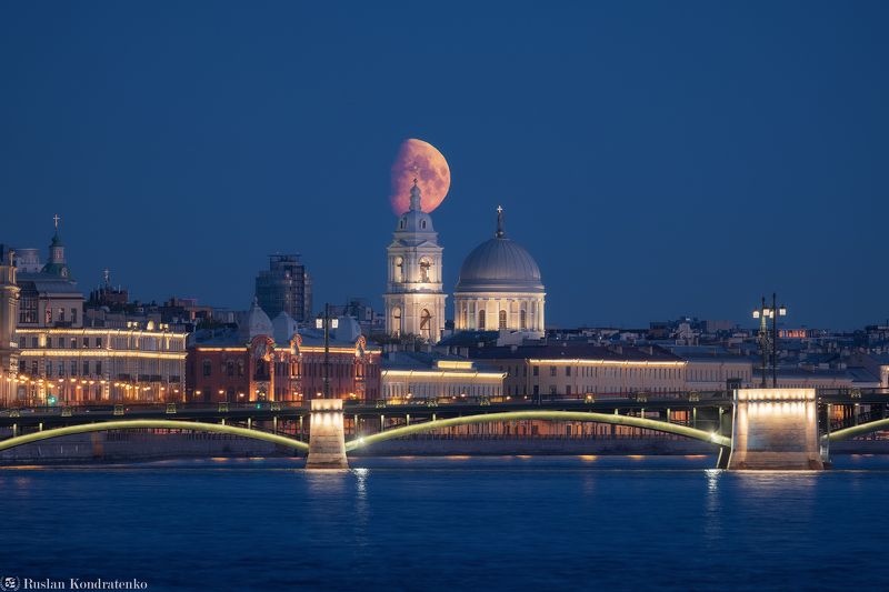 санкт-петербург, луна, восход луны, прострел, церковь, екатерининская церковь, биржевой мост Заход Луны за Церковью Святой Екатерины фото превью