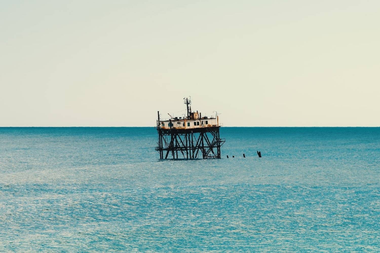 пейзаж, море, черное море, ферма, конструкции, природа крыма, сооружение, горизонт, минимализм, винтажная оптика, юпитер 37а, симеиз, крым, россия, Щербак Анатолий