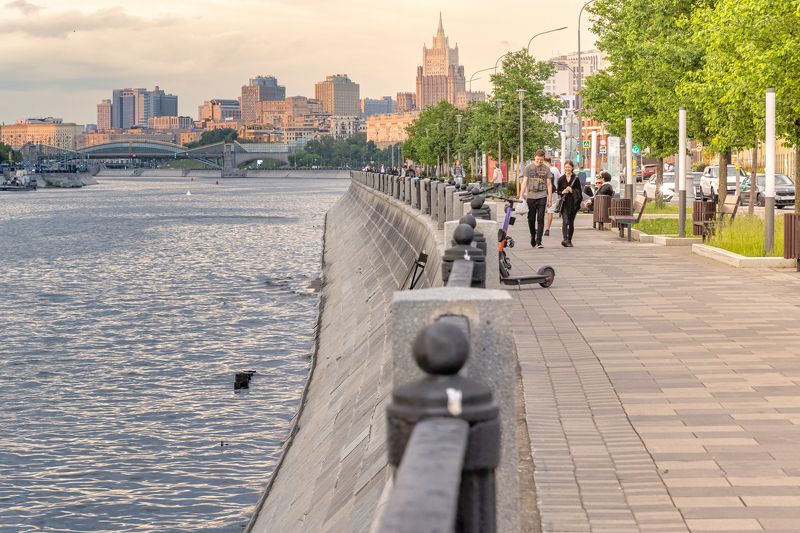 Прогулка по набережной фото превью