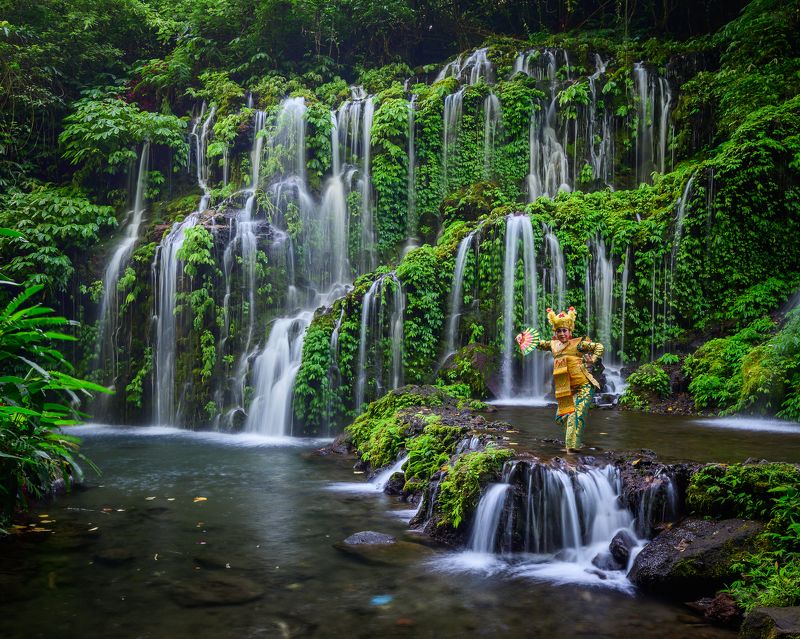 Waterfall dancer фото превью