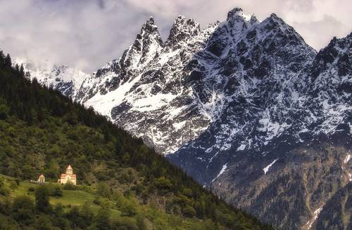 Церковь в горах.