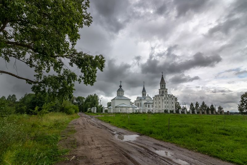 пасмурно, церковь, дождь, лужи, коряжма. Летний дождь. фото превью
