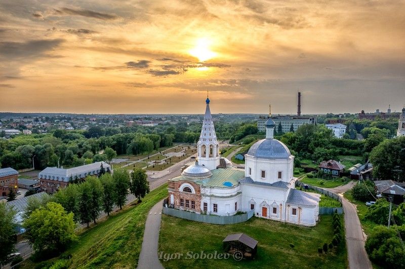 собор троицы живоначальной, серпуховской кремль, серпухов, троицкий собор Троицкий собор в Серпуховском кремле фото превью