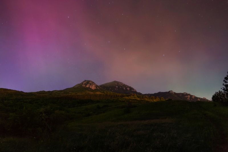 бештау,пейзаж,гора,кмв,ночь, полярное сияние Полярное сияние на Северном Кавказе фото превью