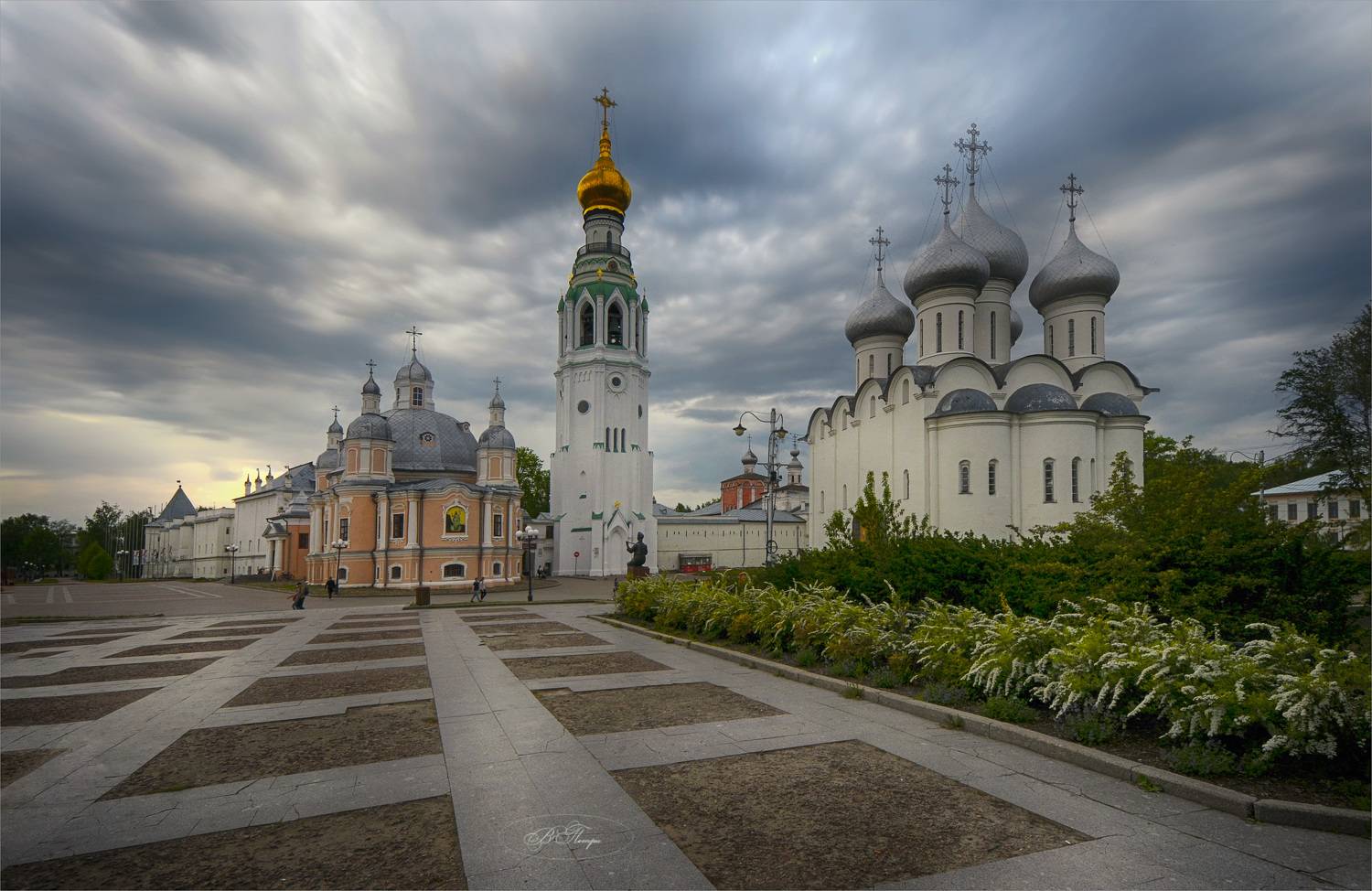 площадь соборы колокольня, Вера Петри