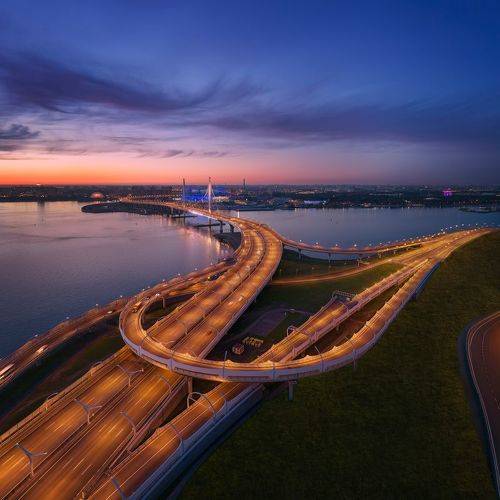 Вечерний Петербург. Вид на ЗСД и мост через Корабельный фарватер