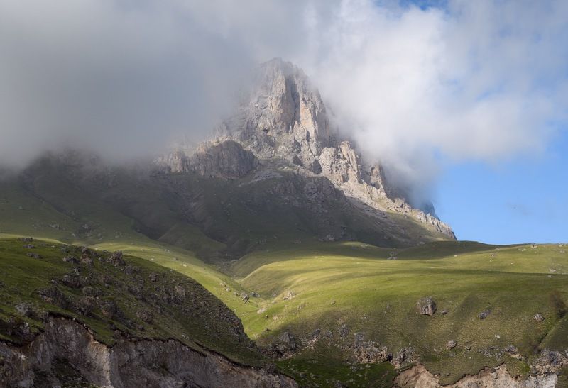 ингушетия, цей-лоам Одна из боковых вершин священной горы Цей-Лоам. фото превью