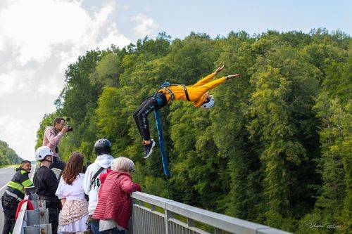 Роупджампинг.