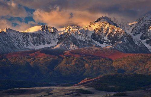 Северо-Чуйский хребет на рассвете.