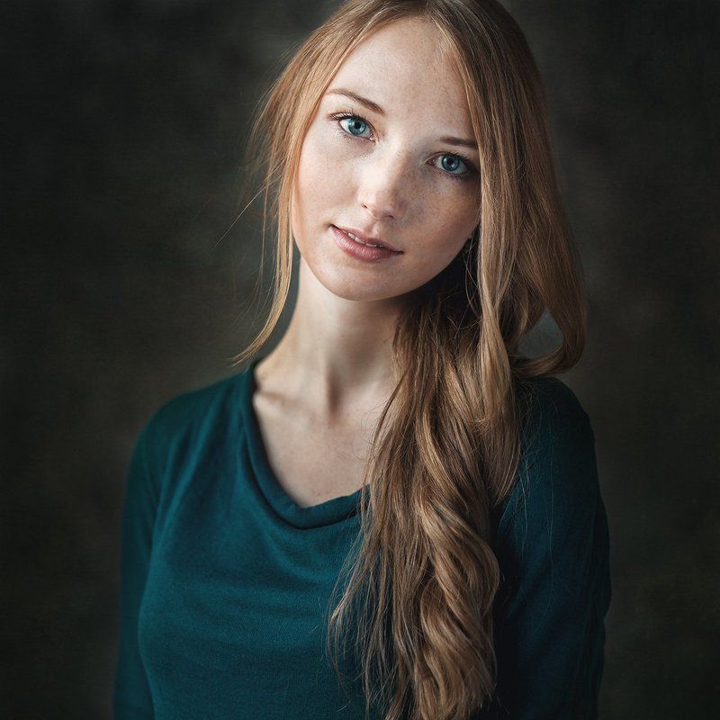 портрет, девушка, свет из окна Настя фото превью