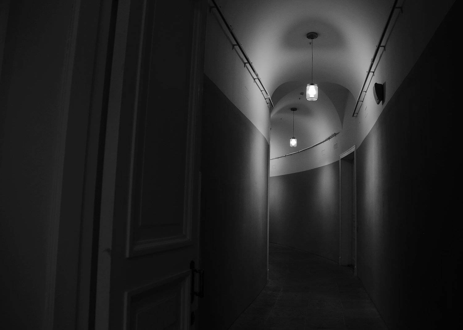 Black, Black & white, Дверь, Дорожка, Черно-белое, Эрмитаж, Kamilla Hanapova