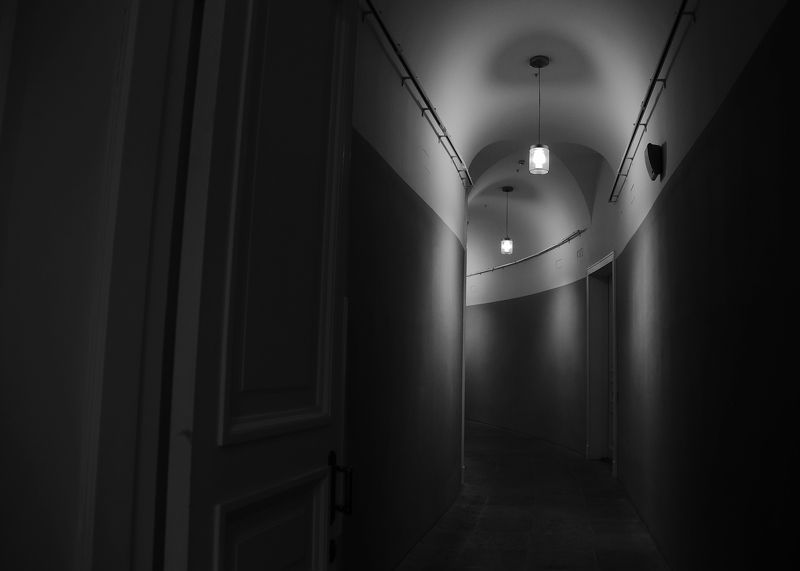 Black, Black & white, Дверь, Дорожка, Черно-белое, Эрмитаж E X P L O R E фото превью