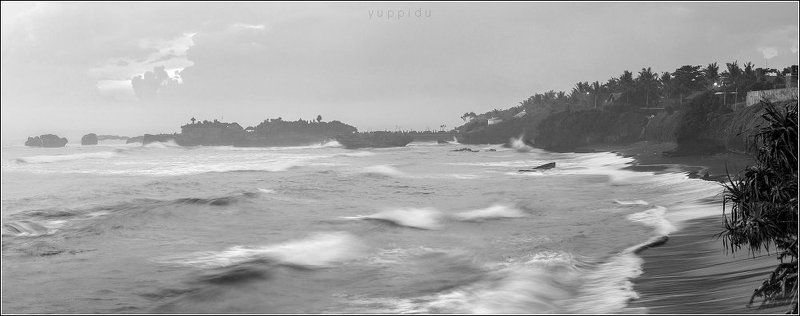 Прибрежный пейзаж с волнами фото превью