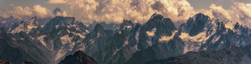 Утренняя панорама Кавказских гор фото превью