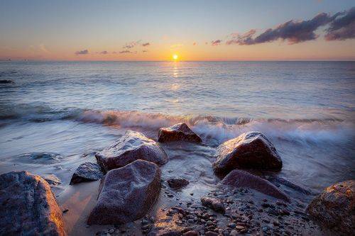 Камни и море