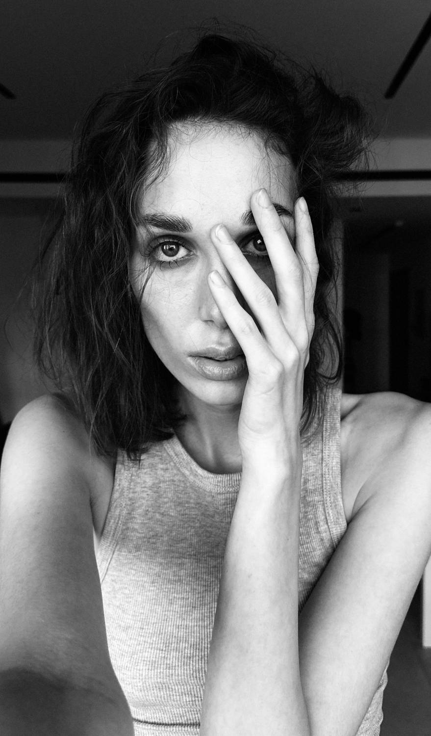 портрет, портретная фотография, женский портрет, естественный свет, фотосессия, девушка, естественность, мобильная фотография, чб, Кармаков Матвей