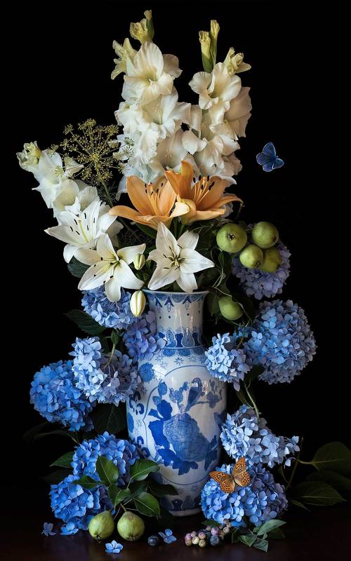 hydrangeas, lilies, floral, still life photography Garden Hydrangeas and Lilies фото превью