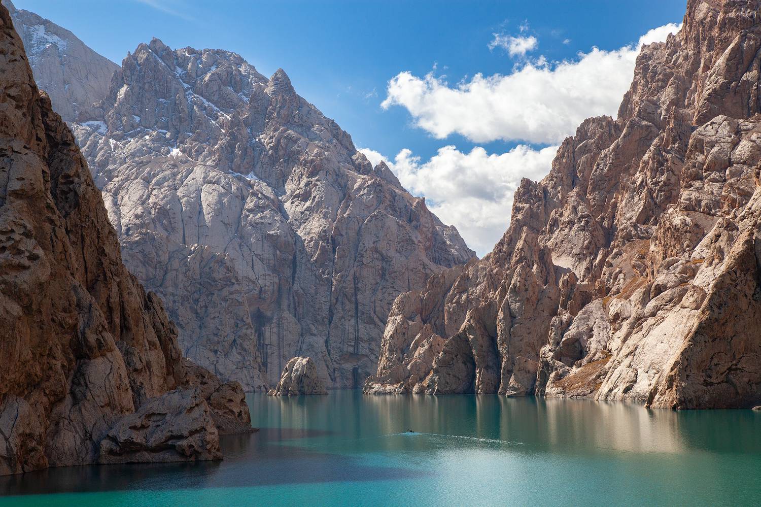 киргизия, высокогорное озеро, лодка, скалы, бирюзовая вода, келль-суу, киргизия, кыргызстан, Andrey Shishkalov