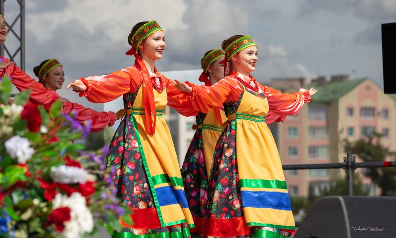 танец, праздник, День России, девушки, Калининград, фотография, позитив, Свирин Вадим, 2024, dance, holiday, Russia Day, girls, Kaliningrad, photography, positive, Vadim Svirin Калининградские краски лета. фото превью