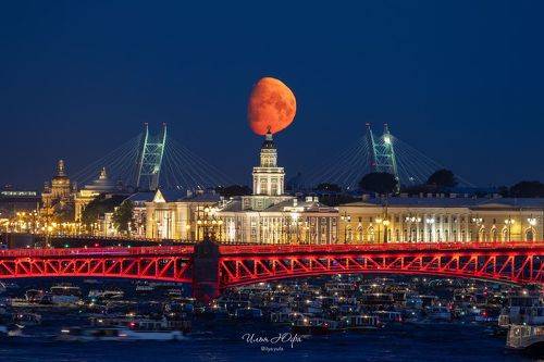 Летний трафик на Неве