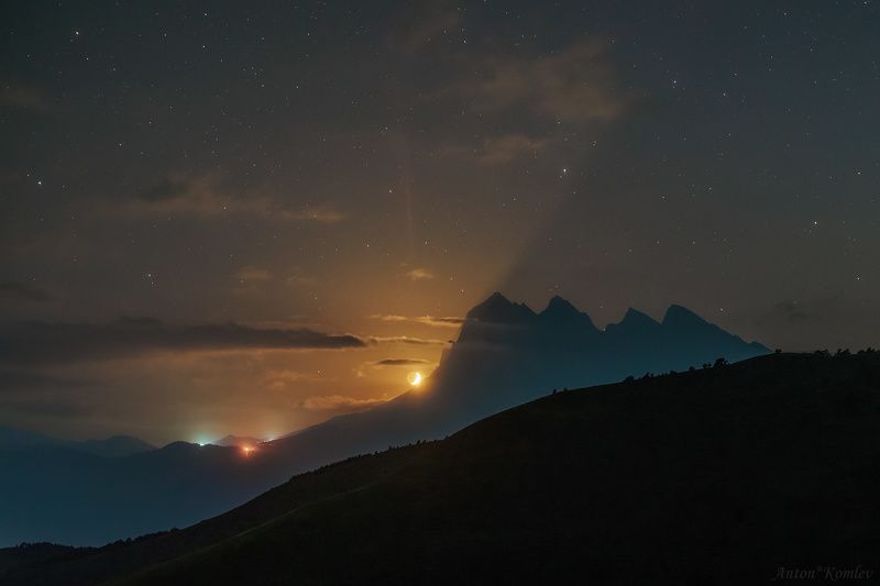 луна, кавказ, ночь, лето В закатных лучах ночного Солнца фото превью