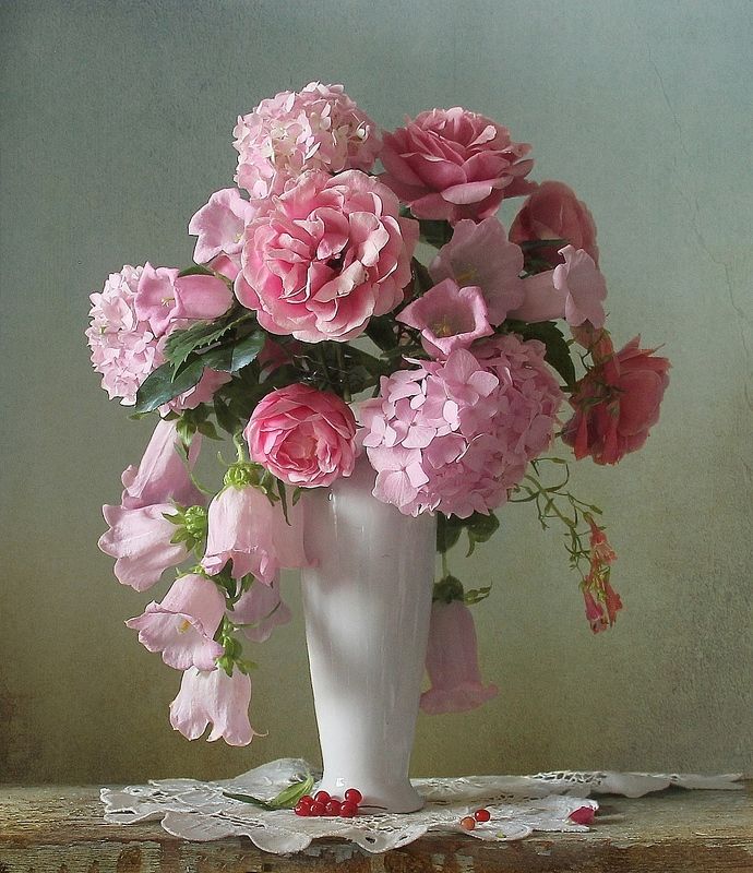 натюрморт, цветы, садовые цветы, лето, марина филатова, гортензии, колокольчики, букет цветов В нежных локонах гортензий фото превью