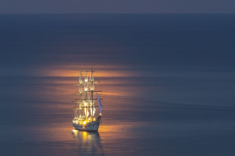 крым, море, ночь, лунная дорожка, парусник, херсонес, В лунном свете. фото превью