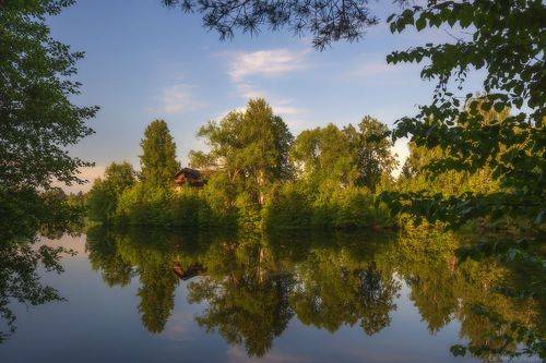 Дом у реки