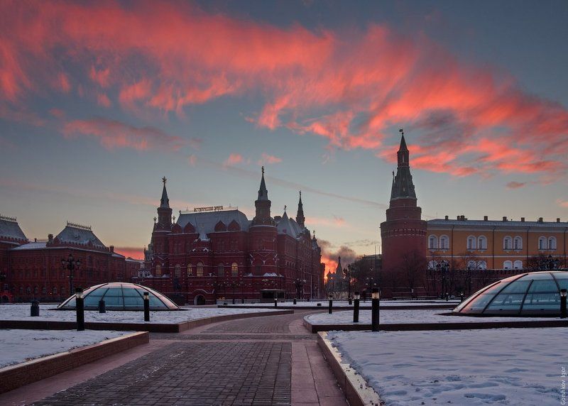 Городской пейзаж, Зима, Исторический музей, Красная площадь, Кремль, Манежная, Москва, Рассвет, Снег, Утро Рассвет над Москвой фото превью
