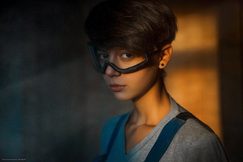 Beautiful, BegmaD, D610, Dantar90, Eyes, Girl, Light, Model, Nikon, Portrait, Soft light, Атмосферное фото, В очках, Девушка, Портрет, Пыль, Свет лампы In workroom фото превью