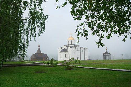 Дерево, камень, металл