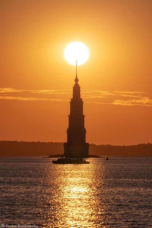 калязинская колокольня, калязин, колокольня, солнце Калязинская колокольня фото превью