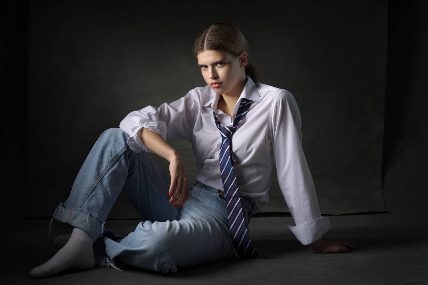 девушка, протест, галстук, взгляд, джинсы, рубашка, портрет, лицо, глаза, Карасев Юрий