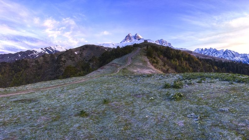 ушба,гора,панорама,трудно доступные места,утро. Ушба-суровая гора грузинской Сванетии. фото превью