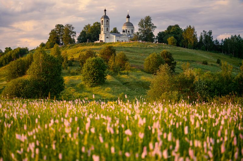 лето, вечер, храм, природа, холм, церковь, село, горицы, россия, православие Храм на холме фото превью
