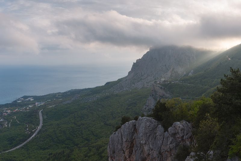 крым, горы, весна. Церковь Воскресения Христова. Форос, май. фото превью