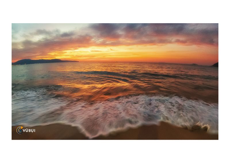 Waves under dawn фото превью