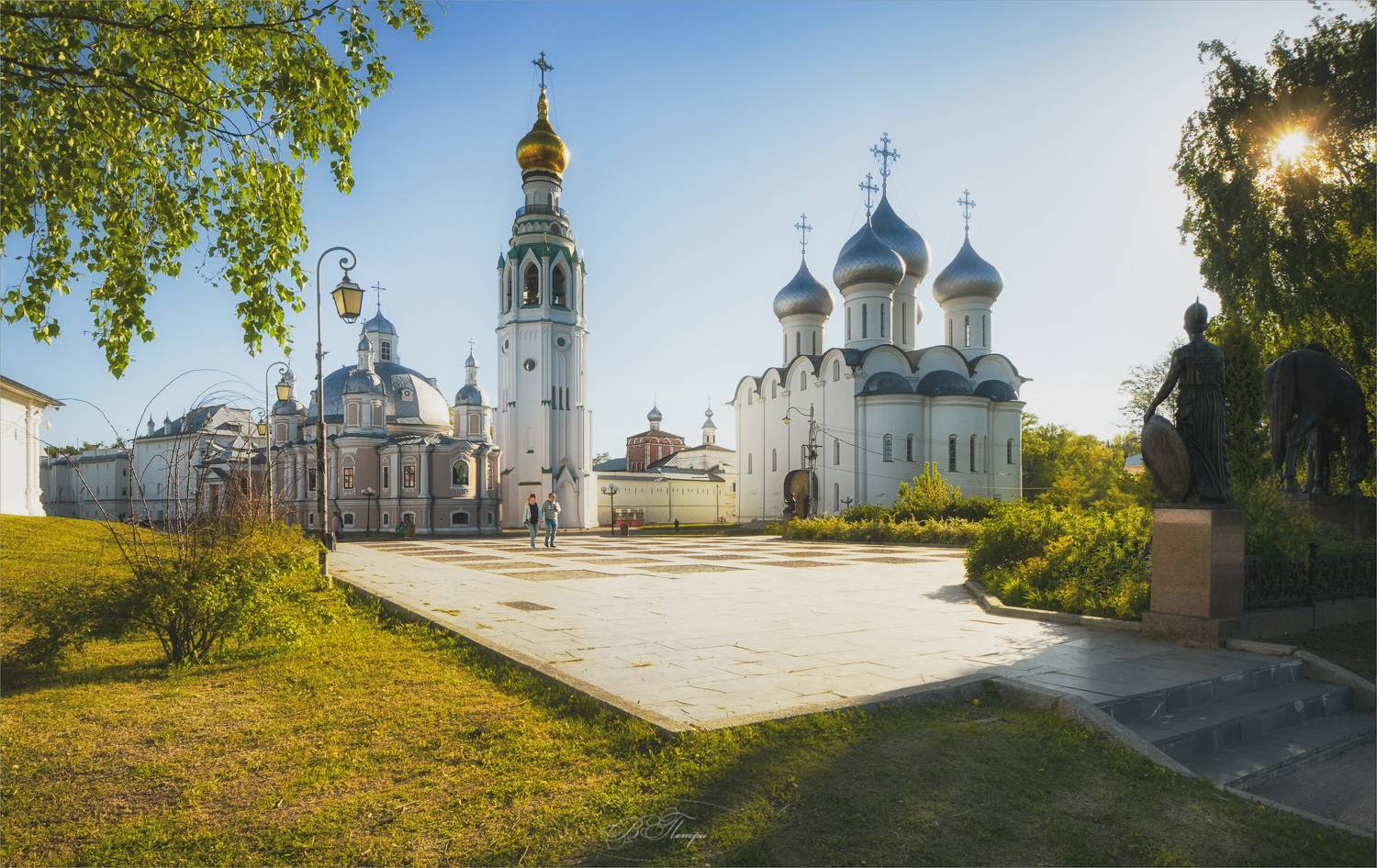 площадь храмы скульптуры, Вера Петри