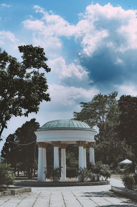 лето, полдень, жара, город, архитектура, ротонда, стрит, небо, атмосфера, воздух, винтажная оптика, helios 40-2, керчь, крым, россия В июньский полдень. фото превью