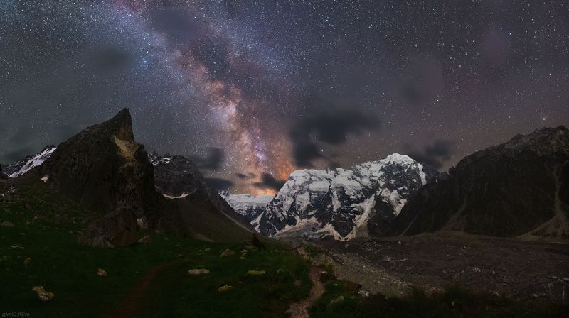 Вглядываясь в бездну фото превью