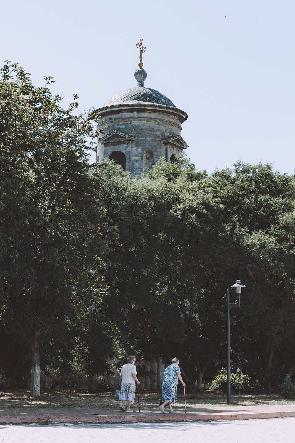 город, архитектура, улица, уличная фотография, храм, церковь, лето, полдень, атмосферное, воздух, жара, винтажная оптика, керчь, крым, россия, Щербак Анатолий