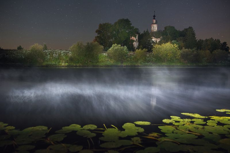 На берегу озера. фото превью