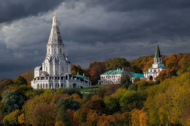 осень, храм, природа, парк, коломенское, церковь, россия, православие, москва Красочное Коломенское фото превью