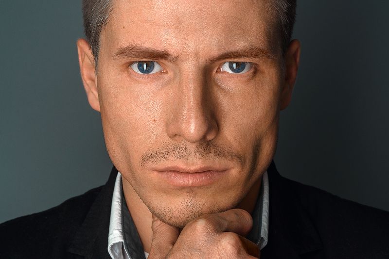 мужской портрет, глянец, брутал, метросексуал, секси, мужчина, свет, портрет, студийная фотография Глянец фото превью