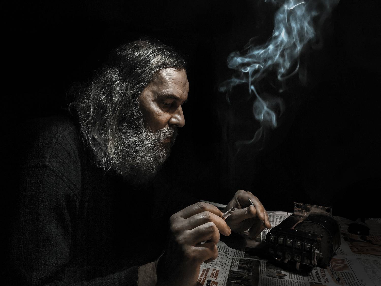 мобильное фото, портрет,мужчина , дым ,сигарета,работа, Natalia Bolotenkova