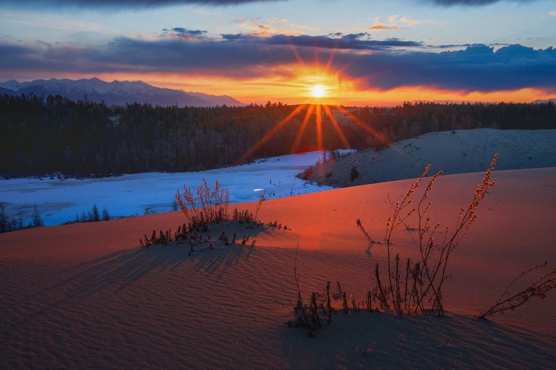 майский рассвет на Чарских дюнах фото превью
