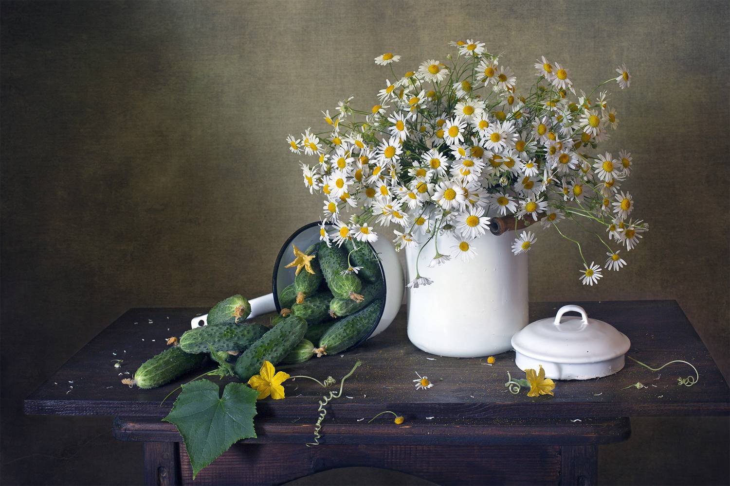 натюрморт, натюрморт с цветами, полевые цветы, бидон, лето, букетик, ромашки, огурцы, Миронова Мила