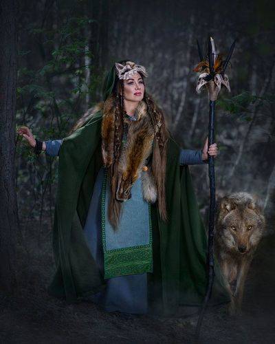 Женщина-волчица