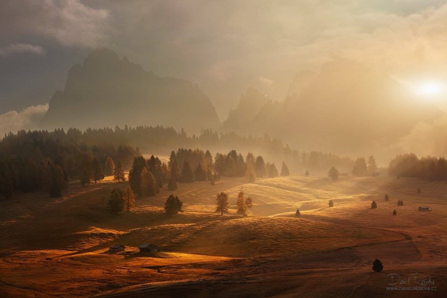 Alpe di siusi, Alps, Alta Badia, Autumn, Autumn colors, Clouds, Dolomites, Fog, Mist, Morning, Morning colors, Morning light, Mountains, Roks, Saiser Alm, Sassolungo, Sky, Sun's rays, Sunrise, Trees, Daniel Řeřicha
