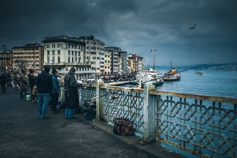 стамбул, рыбалка, рыбаки, рог, мост, золотой, галатский, istanbul, golden horn, galata, fishing, fishermen, bridge Fishing on the Galata Bridge... фото превью